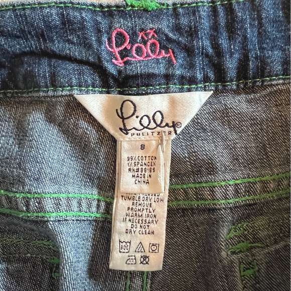 Women’s Lilly Pulitzer denim cropped jeans with green trim - Picture 4 of 5